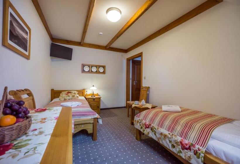 مبيت وإفطار Willa Pod Miedzą 200 M Do Term