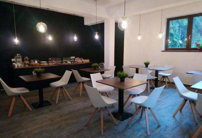 مبيت وإفطار Willowa Chata