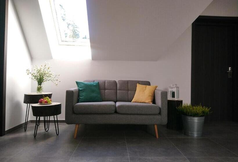 مبيت وإفطار Willowa Chata