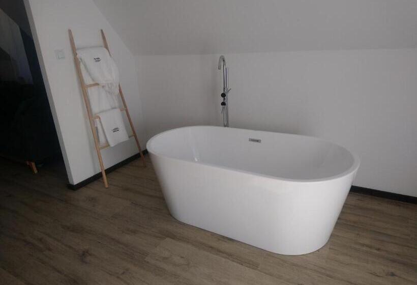 مبيت وإفطار Willowa Chata