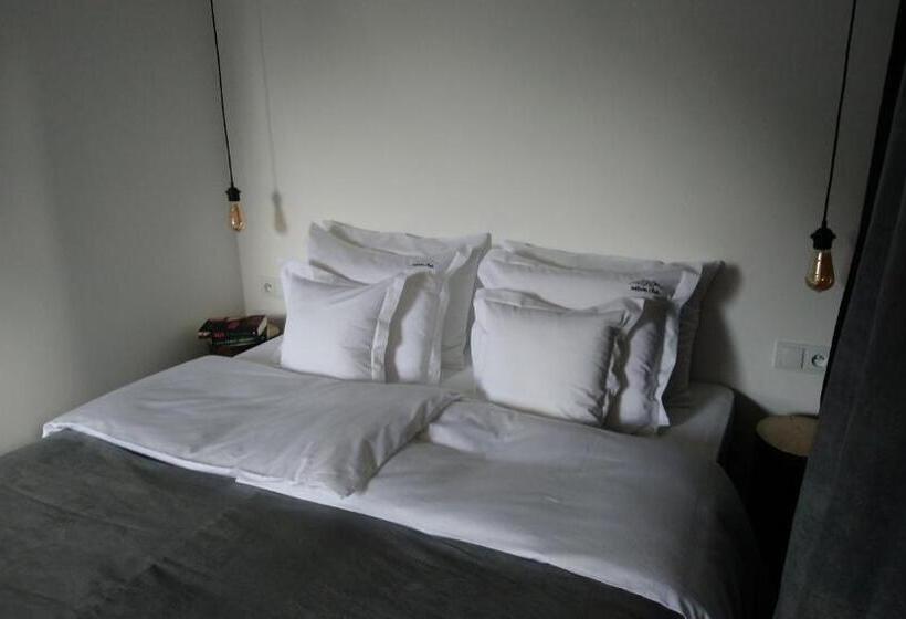 مبيت وإفطار Willowa Chata