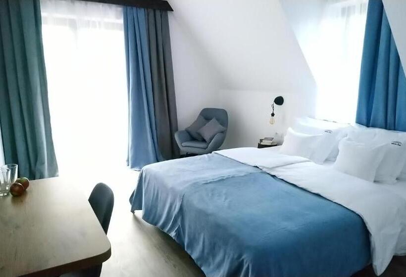 مبيت وإفطار Willowa Chata