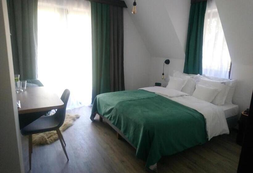 مبيت وإفطار Willowa Chata