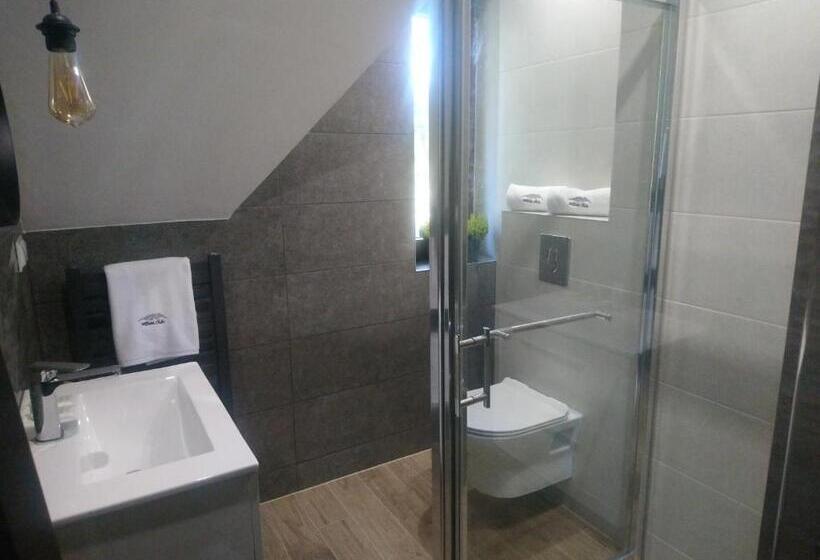 مبيت وإفطار Willowa Chata