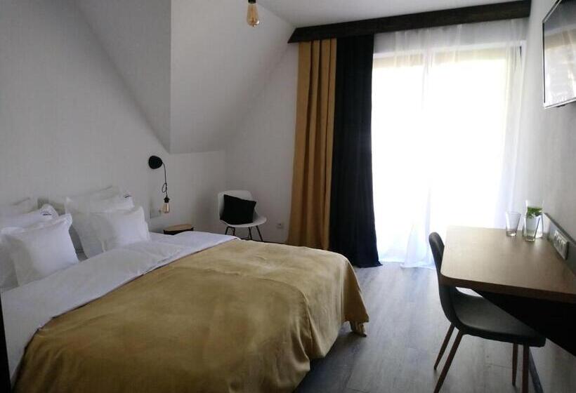 مبيت وإفطار Willowa Chata