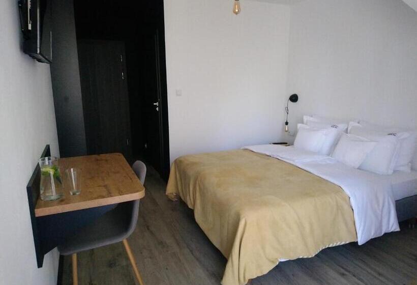 مبيت وإفطار Willowa Chata