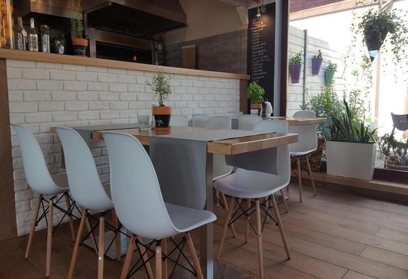 Bed and Breakfast Zajazd Chata Kębłowo