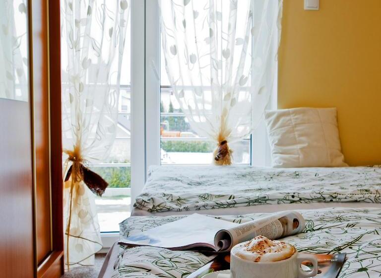 Bed and Breakfast Zajazd Chata Kębłowo