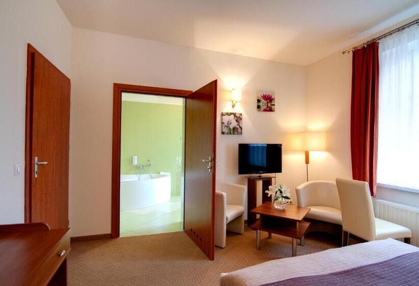 Centrum Restauracyjno Hotelowe Florres