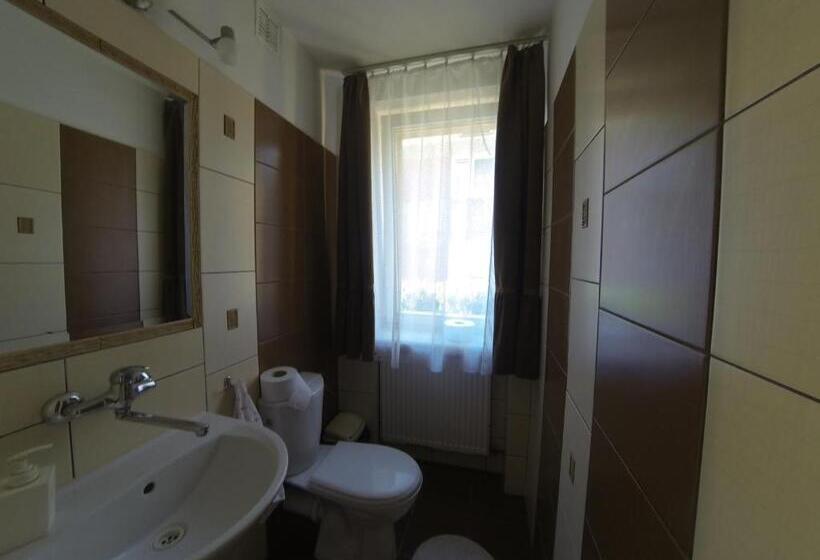 هاستل Noclegi Słodki Sen 1