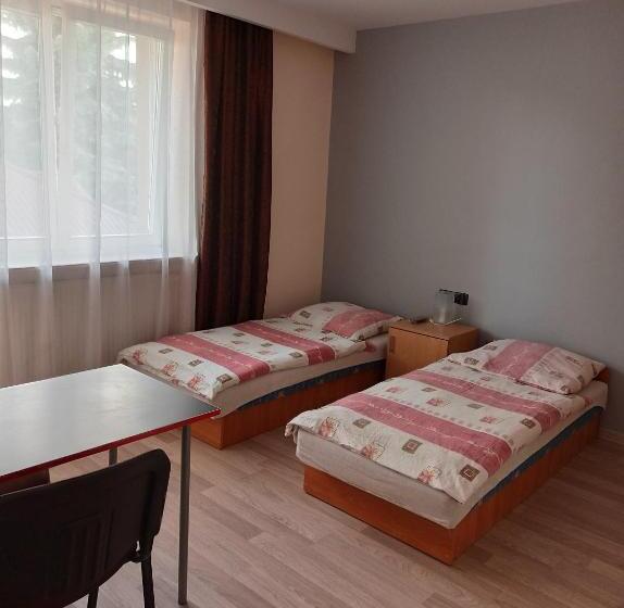 هاستل Noclegi Słodki Sen 1