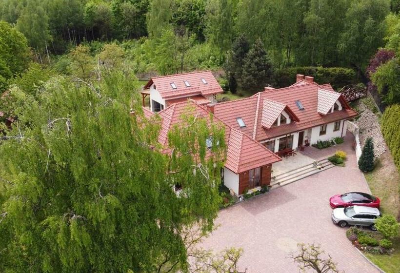 ホテル Agroturystyka Podzamcze