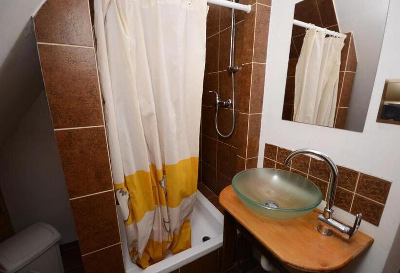 ホテル Agroturystyka U Tadysa