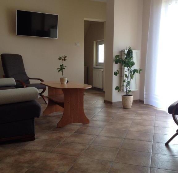 ホテル Agroturystyka Za Lasem