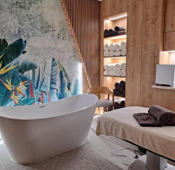 Отель Avangarda