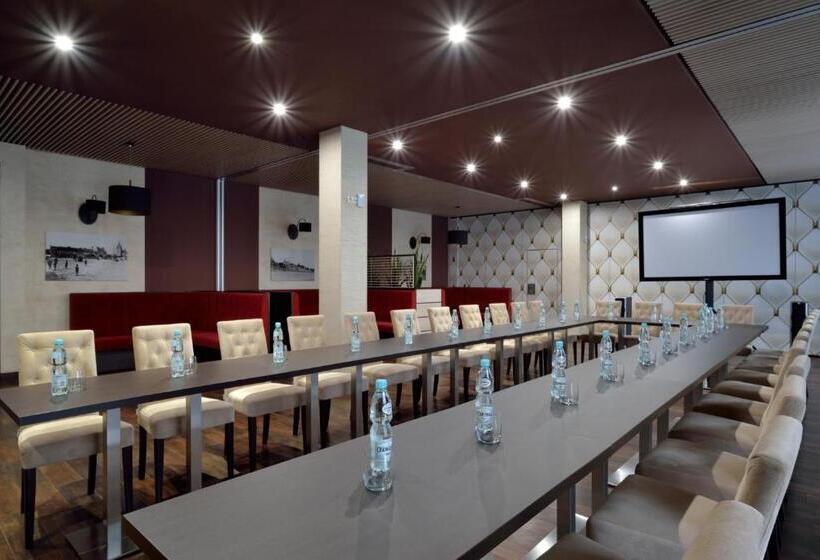 Отель Avangarda