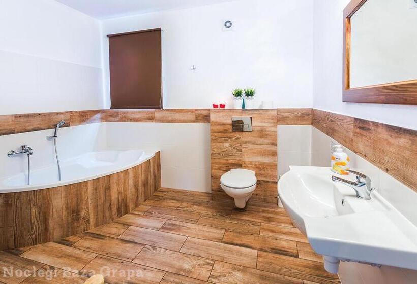 ホテル Baza Grapa Dom Pokoje Do Wynajęcia