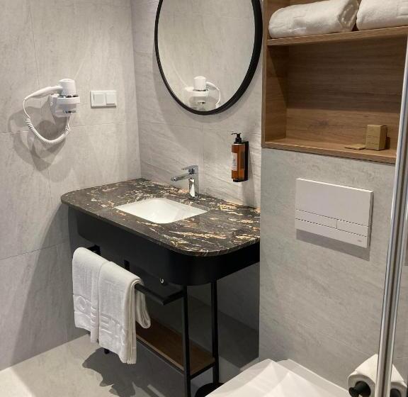 Отель Beskid Balneo Medical Resort & Spa