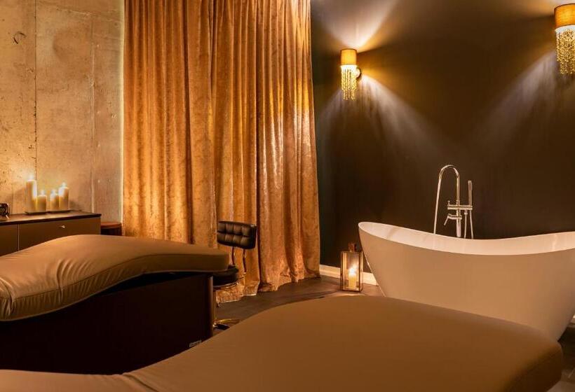 ホテル Caryńska Resort & Spa