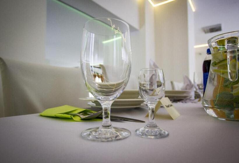 酒店 Chańcza Spa & Restauracja