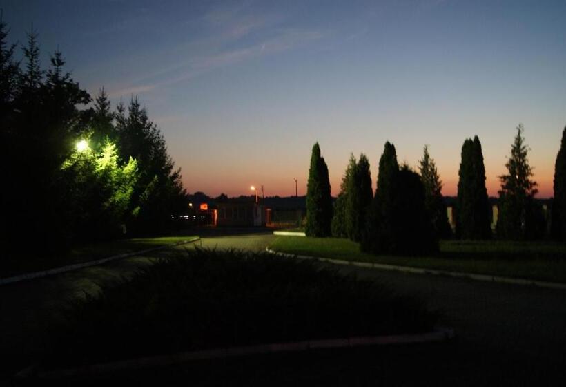 בית מלון כפרי Holidays