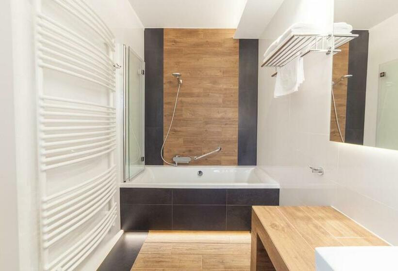 Novopolska   Hotel I Restauracja