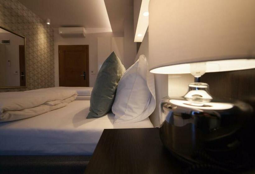 Novopolska   Hotel I Restauracja