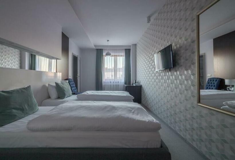 Novopolska   Hotel I Restauracja