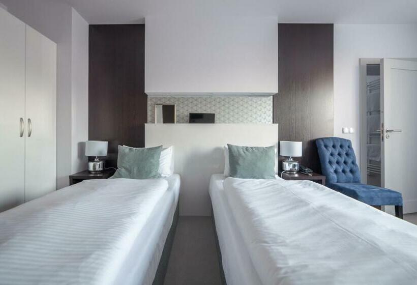 Novopolska   Hotel I Restauracja