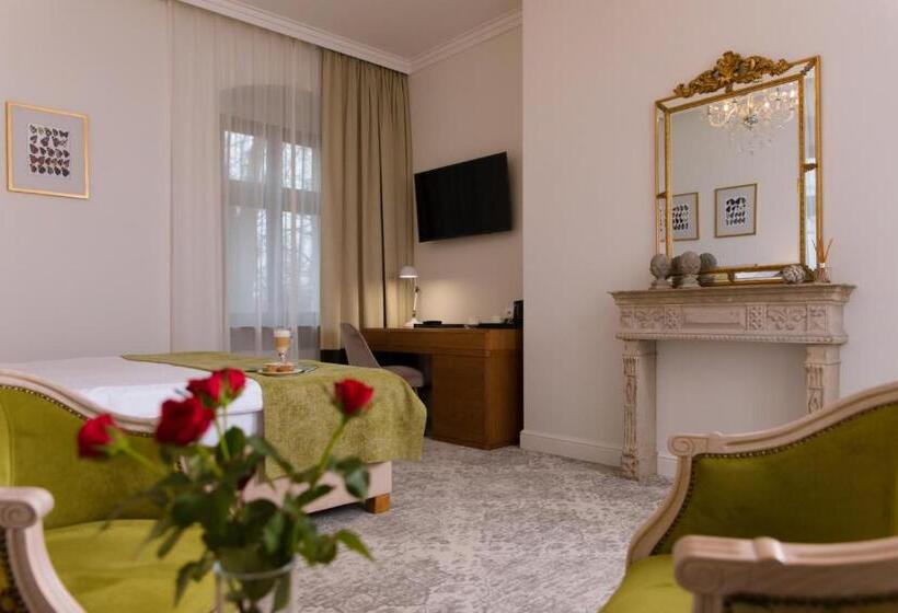 בית מלון כפרי Pałac Mojęcice