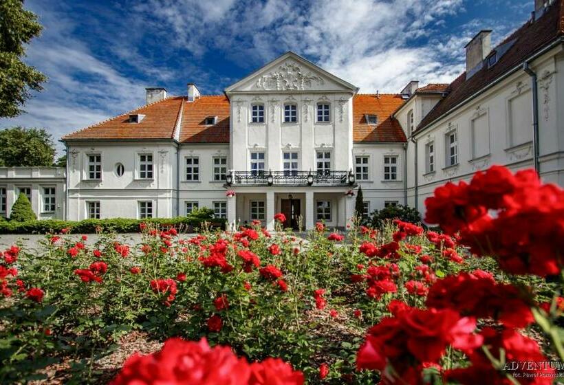 فندق Pałac Pod Kampinosem   Blisko Warszawy