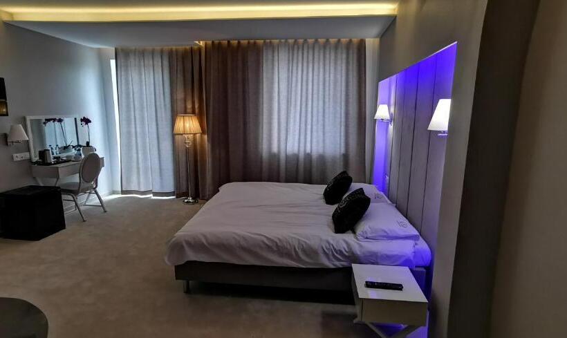 فندق Sevilla Gold