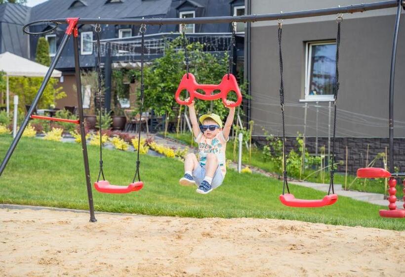 ホテル Srebrny Bucznik Wellness & Restaurant