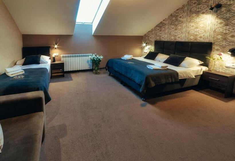 ホテル Srebrny Bucznik Wellness & Restaurant