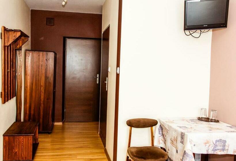 בית מלון כפרי Zamkowa Noclegi Restauracja