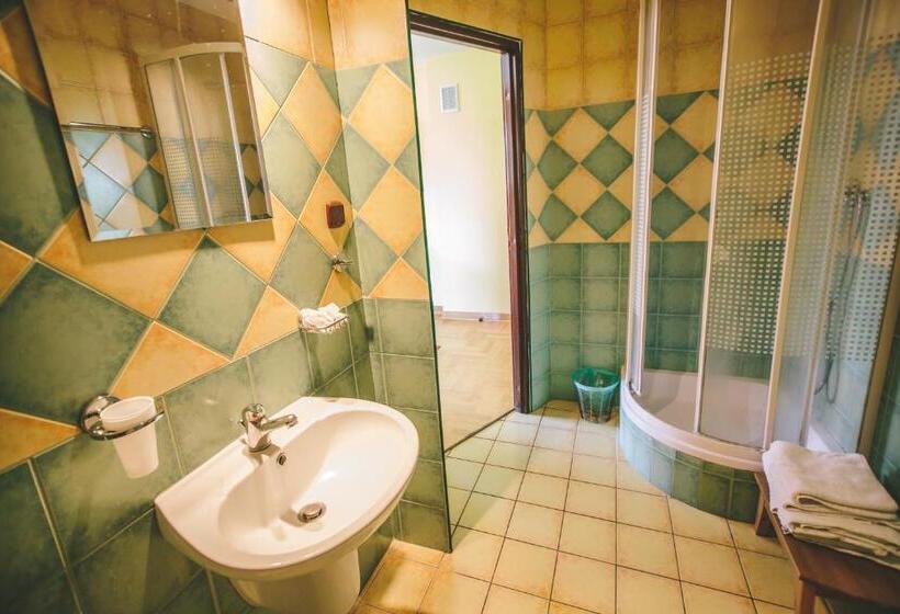 فندق على الطريق Zodiak