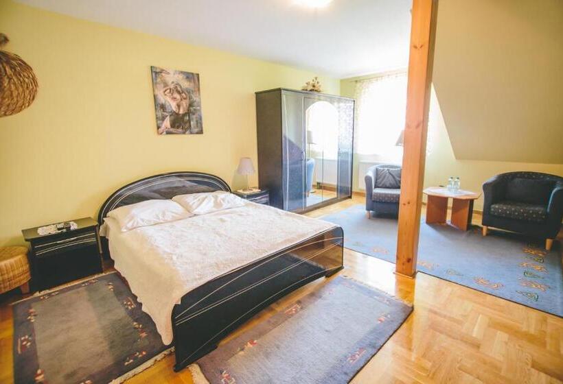 فندق على الطريق Zodiak