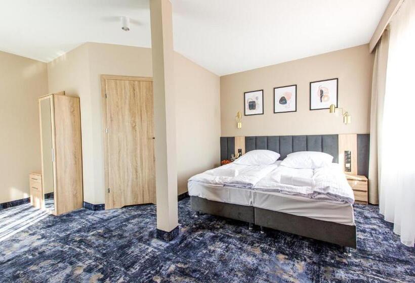 فندق على الطريق Zodiak