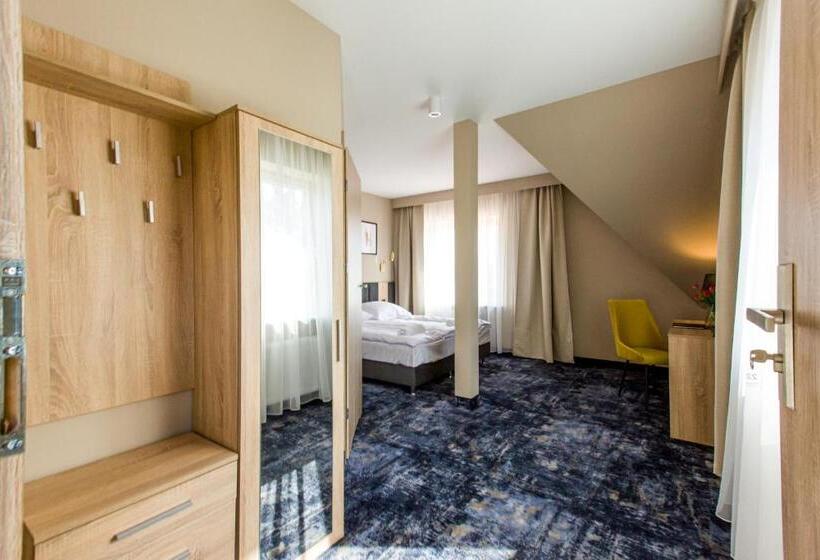 فندق على الطريق Zodiak