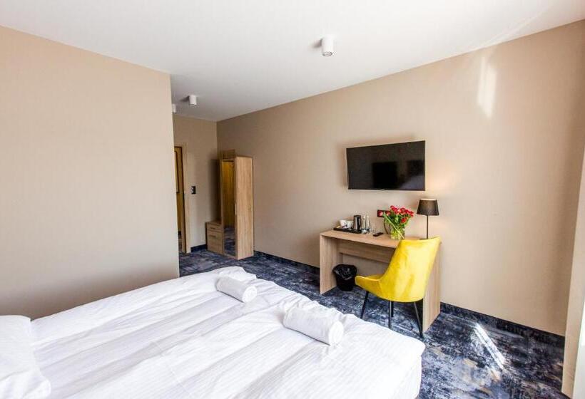 فندق على الطريق Zodiak