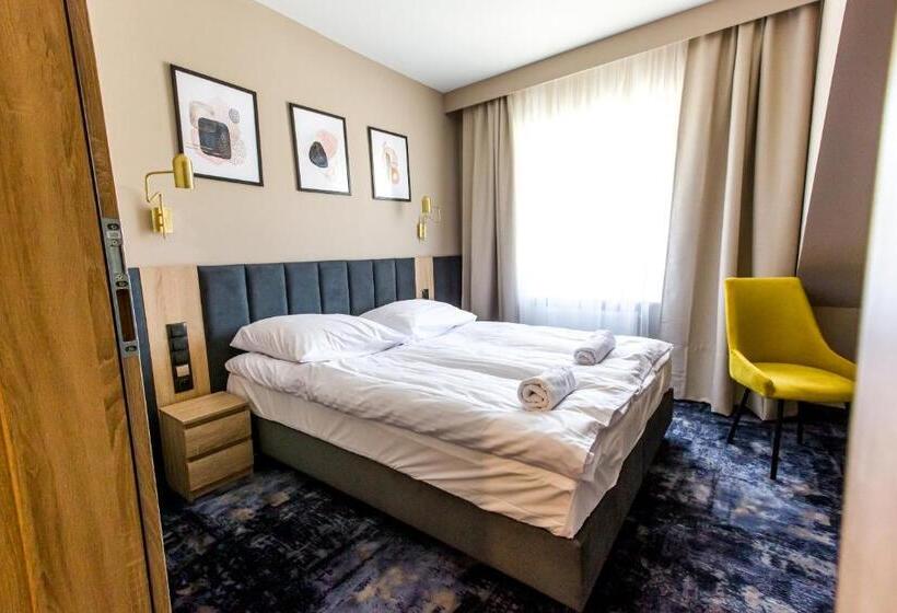 فندق على الطريق Zodiak