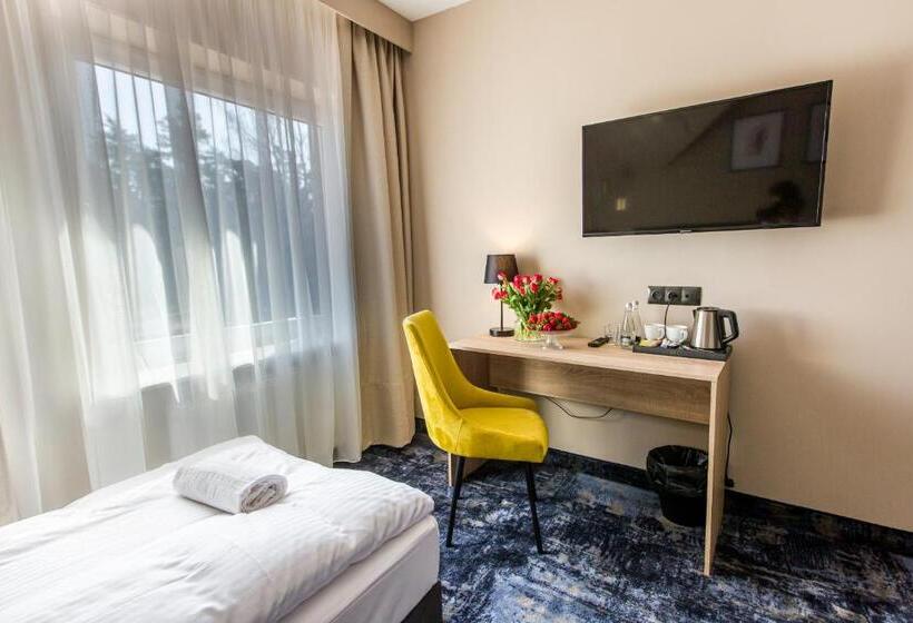 فندق على الطريق Zodiak