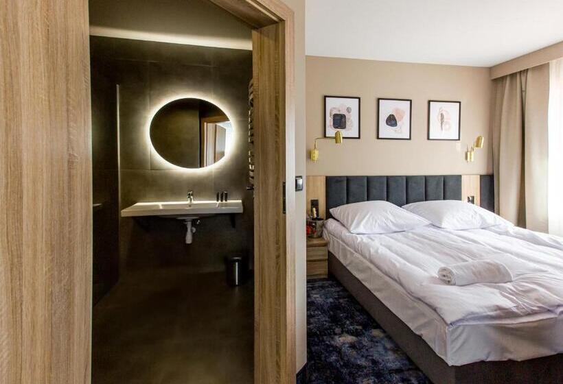 فندق على الطريق Zodiak