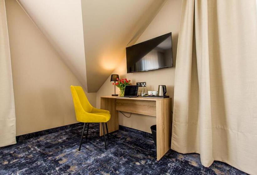 فندق على الطريق Zodiak