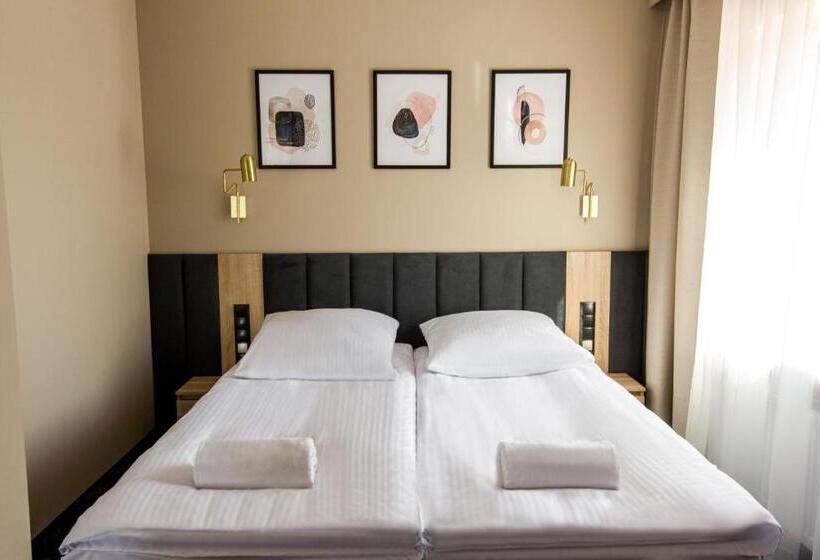 فندق على الطريق Zodiak