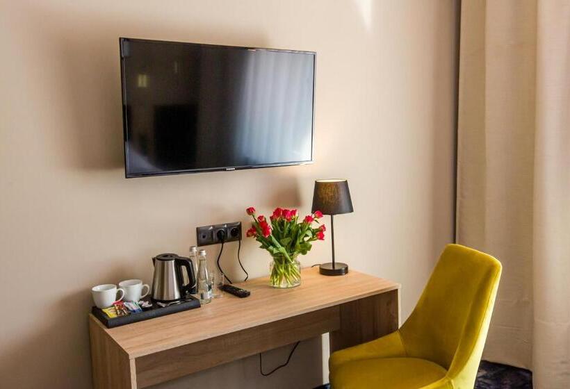 فندق على الطريق Zodiak