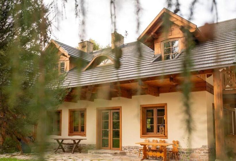 ペンション Gniazdo W Parku