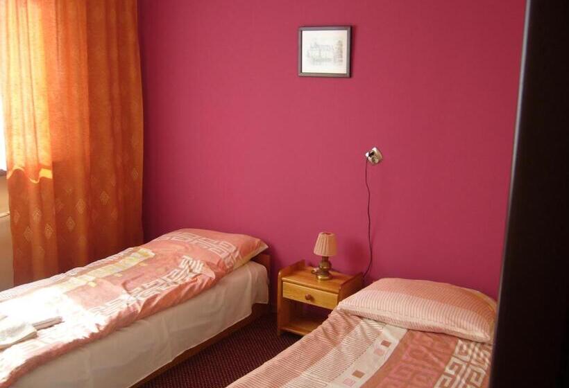 פנסיון Karet Obiekt Hotelowy