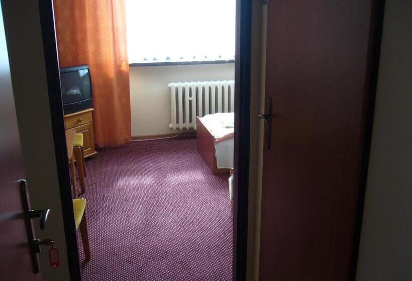 פנסיון Karet Obiekt Hotelowy