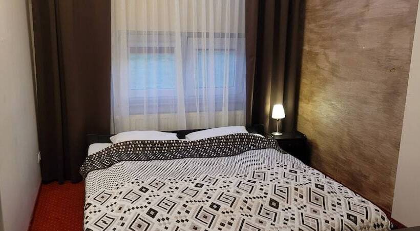 פנסיון Restauracja Hotel Graal